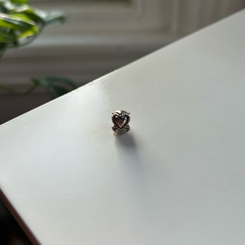 Pandora "Everlasting Love' Heart Charm - Picture 2 of 3